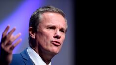 Nicolas Dupont-Aignan accuse Emmanuel Macron de « coup d’État sanitaire »