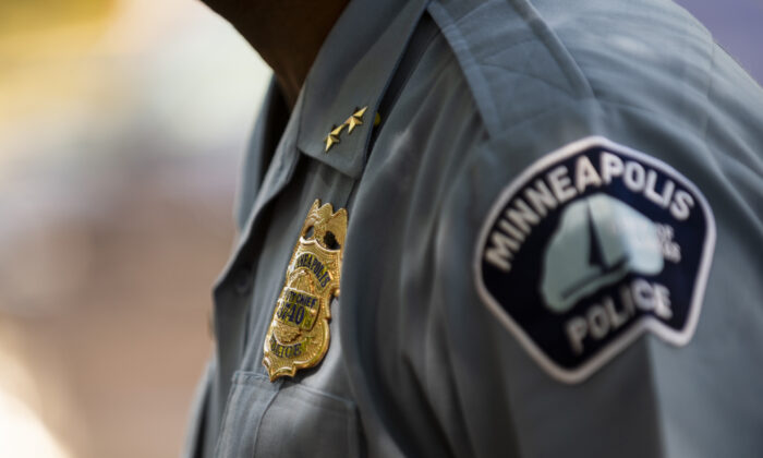 Le chef adjoint de la police de Minneapolis, Art Knight, s'adresse aux gens à Minneapolis, Minnesota, États-Unis, le 16 juin 2020. (Stephen Maturen/Getty Images)