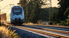 Val-d’Oise : il se jette sur les rails avant le passage d’un train et se relève sain et sauf