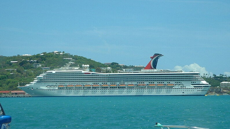 Bateau de croisière Carnival, [Nandhp, CC BY-SA 2.5 , via Wikimedia Commons]