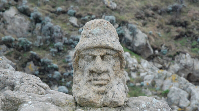 L'un des 300 Rochers sculptés de Rothéneuf  (Saint-Malo). (Crédit : Papier K)