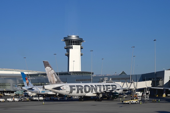 Un avion de Frontier airlines. (DANIEL SLIM/AFP via Getty Images)