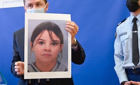  Photo de la petite fille Mia Montemaggi lors d'une conférence de presse au Palais de justice d'Épinal en avril 2021. (Photo : SEBASTIEN BOZON/AFP via Getty Images)