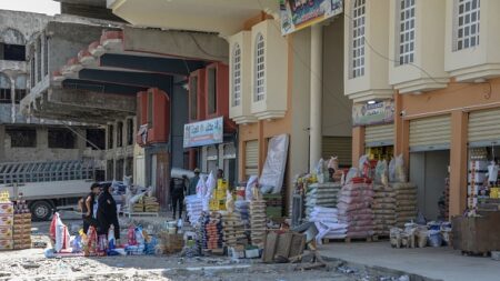 Irak: au marché de la Corniche, Mossoul la commerçante reprend lentement vie