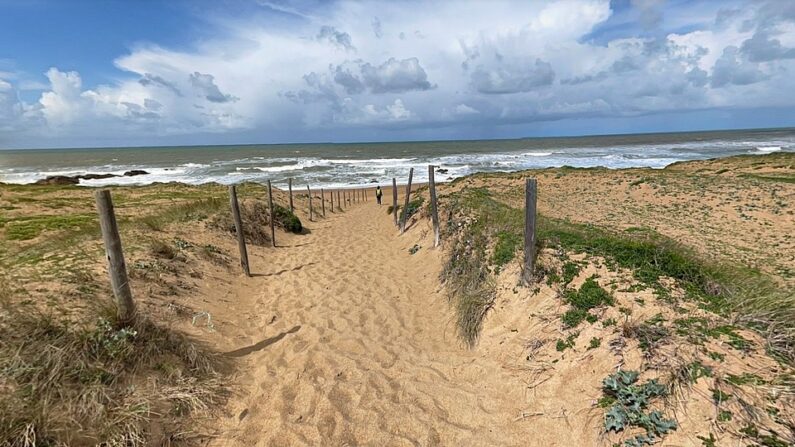 Plage de Sauveterre aux Grands Chevaux, Les Sables d'Olonne, Google maps