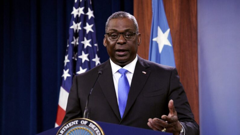 Le secrétaire à la Défense Lloyd Austin lors d'une conférence de presse, au Pentagone à Washington. (Olivier Douliery/AFP via Getty Images)