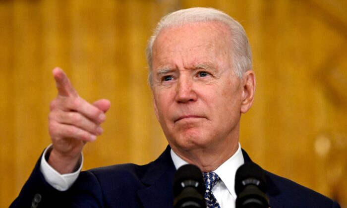 Le président Joe Biden répond à une question lors d'une conférence de presse à Washington, le 10 août 2021. (Jim Watson/AFP via Getty Images)