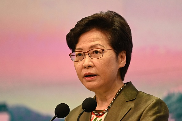 La directrice générale de Hong Kong, Carrie Lam, au siège du gouvernement à Hong Kong le 6 juillet 2021. Photo de Peter PARKS / AFP via Getty Images.