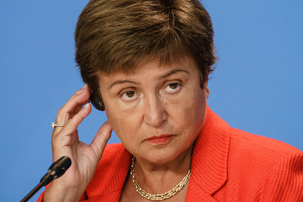 La directrice générale du Fonds monétaire international (FMI), Kristalina Georgieva, s'exprime lors d'une conférence de presse alors que la chancelière rencontre des organisations économiques et financières à Berlin, à la chancellerie allemande, le 26 août 2021 à Berlin, en Allemagne.  (Photo : Clemens Bilan - Pool/Getty Images)