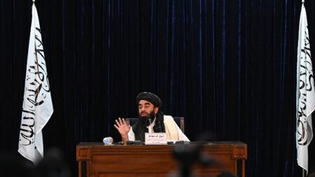 Les talibans disent contrôler tout l’Afghanistan, Massoud appelle à un « soulèvement national »