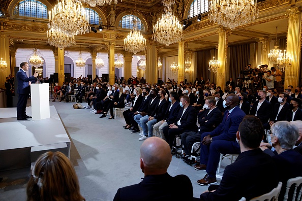 Discours du Président Emmanuel Macron lors de la cérémonie en l'honneur des médaillés français des Jeux olympiques et paralympiques de Tokyo 2021, au palais de l'Élysée à Paris, le 13 septembre 2021.  (Photo : LUDOVIC MARIN/POOL/AFP via Getty Images)