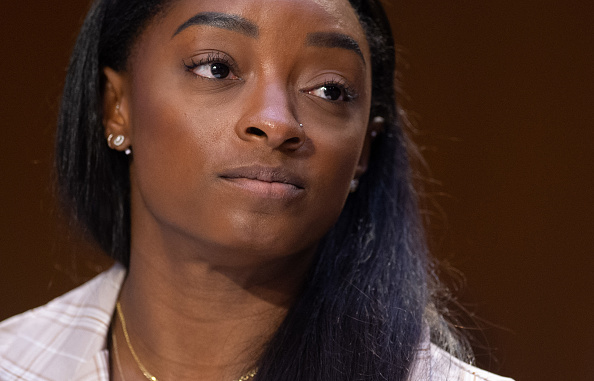 -La gymnaste olympique américaine Simone Biles témoigne lors d'une audience judiciaire du Sénat sur les abus sexuels sur des gymnastes olympiques, à Capitol Hill, le 15 septembre 2021, à Washington, DC. Photo de SAUL LOEB / POOL / AFP via Getty Images.