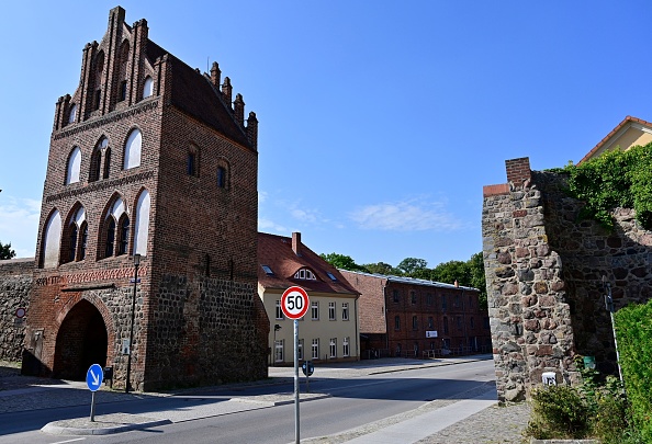 La chancelière allemande Angela Merkel a grandi à Templin, ce village lui a servi de sanctuaire et l'a aidée à se maintenir au pouvoir pendant 16 années de crise, le 10 septembre 2021. Photo de John MACDOUGALL / AFP via Getty Images.