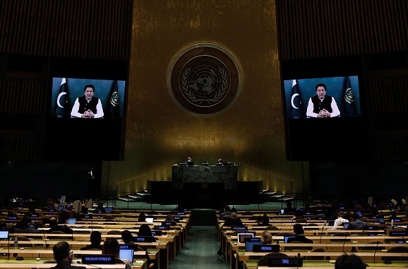 Le Premier ministre de la République islamique du Pakistan, Imran Khan, à la 76e session de l'Assemblée générale des Nations Unies au siège de l'ONU le 24 septembre 2021 à New York. Photo PETER FOLEY/POOL/AFP via Getty Images.