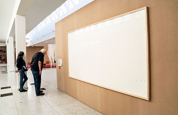 L'artiste Jens Haaning a rebaptisé son oeuvre "Prends l'argent et tire toi". (Photo : HENNING BAGGER/Ritzau Scanpix/AFP via Getty Images)