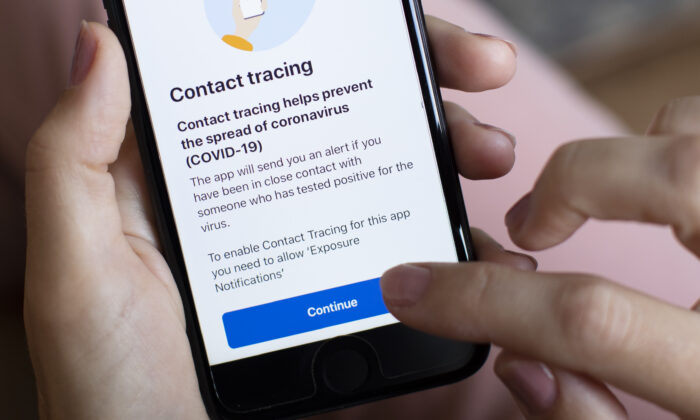 L’application du gouvernement britannique pour le test et le traçage du Covid-19 vue sur un portable à Londres, le 24 septembre 2020. (Dan Kitwood/Getty Images)