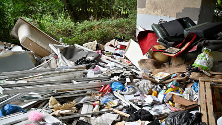 Val-d’Oise : un artisan pris en flagrant délit de dépôt sauvage finit en garde à vue, son véhicule confisqué