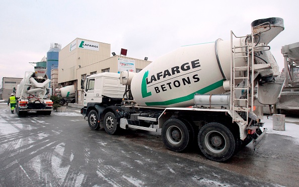  Centre de distribution du ciment "Lafarge", quai André Citroën à Paris le 6 janvier 2010. Photo Jacques DEMARTHON/AFP via Getty Images.