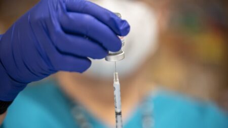 Guadeloupe : les soignants auront accès à des vaccins sans ARN messager