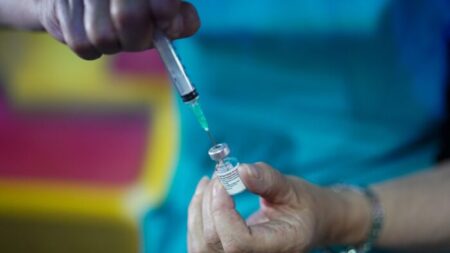 La troisième dose du vaccin Pfizer pour les plus de 18 ans approuvé par le régulateur européen