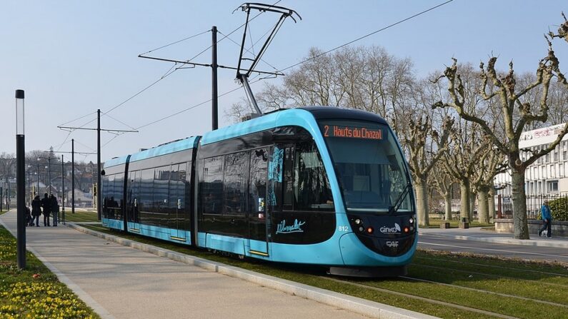 Un tramway de Besançon - Par Florian Fèvre — Travail personnel, CC BY-SA 4.0, https://commons.wikimedia.org/w/index.php?curid=39227603