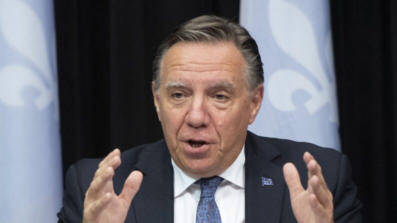 Le Premier ministre du Québec, François Legault, prend la parole lors d'une conférence de presse à l'Assemblée législative, Québec, le 23 septembre 2021. 