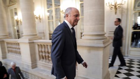 Fabius, président du Conseil constitutionnel, veut « contrôler les lois d’état d’urgence »