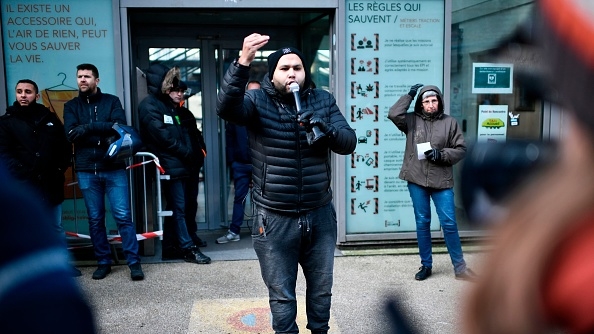 Anasse Kazib, militant marxiste français, membre du Courant communiste révolutionnaire (dit « Révolution permanente ») et candidat déclaré à l'élection présidentielle française de 2022. (Photo by STEPHANE DE SAKUTIN/AFP via Getty Images)