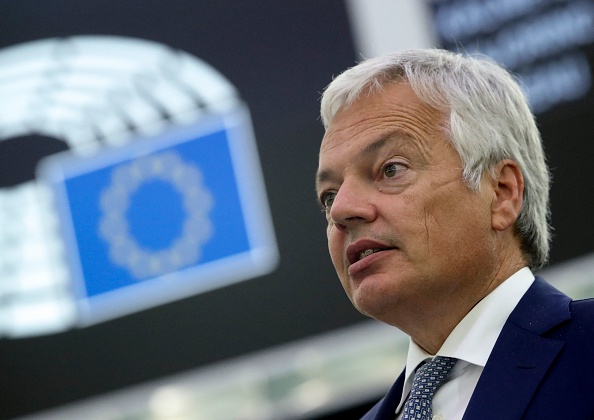 Le commissaire européen à la justice Didier Reynders prononce un discours lors de la session plénière du Parlement européen à Strasbourg, le 15 septembre 2021. (Photo : YVES HERMAN/POOL/AFP via Getty Images)