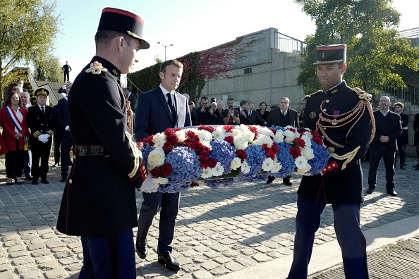 Commémoration près du pont de Bezons le 16 octobre 2021 à Colombes.
(Photo by RAFAEL YAGHOBZADEH/POOL/AFP via Getty Images)