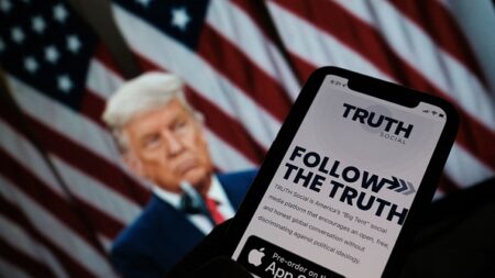 Donald Trump annonce le lancement de son réseau social « Truth Social »