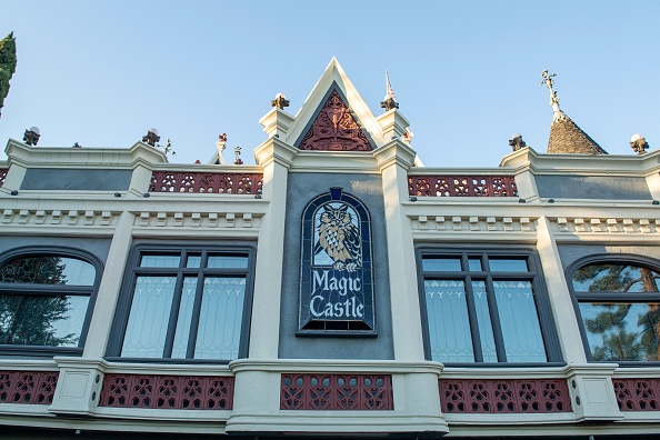 Vue du Magic Castle, à Hollywood, Californie, le 13 octobre 2021. Photo de Valérie MACON / AFP via Getty Images.