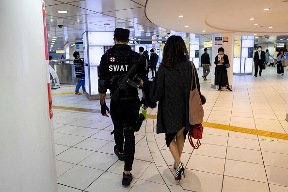 -Illustration- Une gare de Tokyo le 31 octobre 2021. Photo de Behrouz MEHRI / AFP via Getty Images.