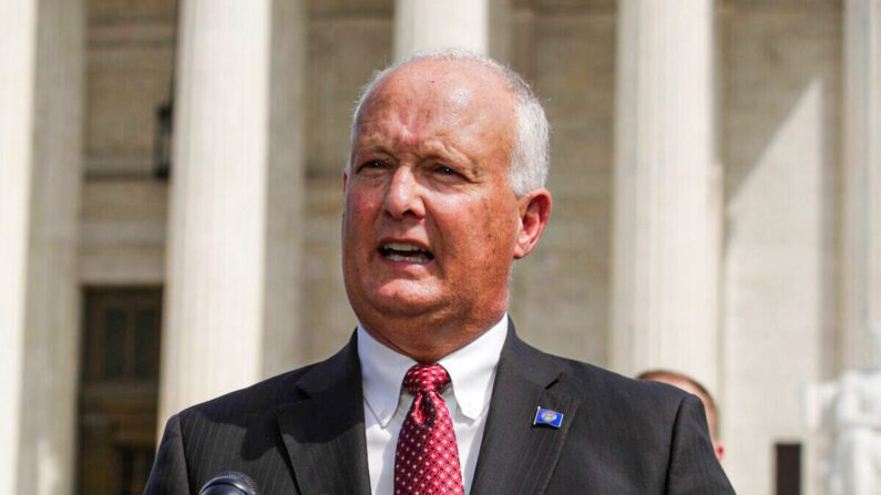 Doug Peterson, procureur général du Nebraska, s'exprime devant la Cour suprême des États-Unis à Washington, le 9 septembre 2019. (Alex Wong/Getty Images)