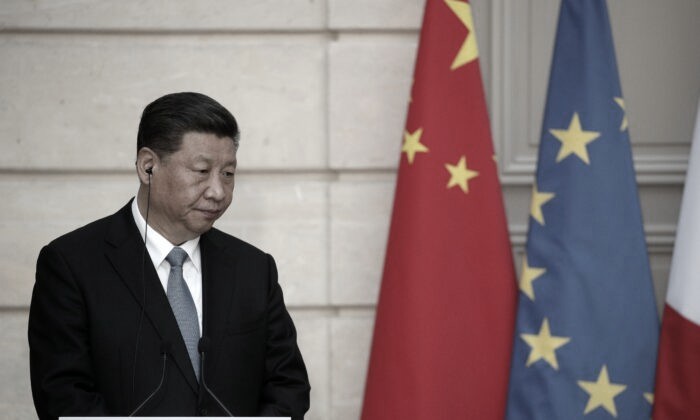 Le dirigeant chinois Xi Jinping assiste à une conférence de presse avec le président français après leur rencontre à l'Élysée, à Paris, le 25 mars 2019. (Yoan Valat/AFP via Getty Images)