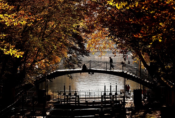 Pont au-dessus du canal Saint-Martin à Paris. (THOMAS COEX/AFP via Getty Images)