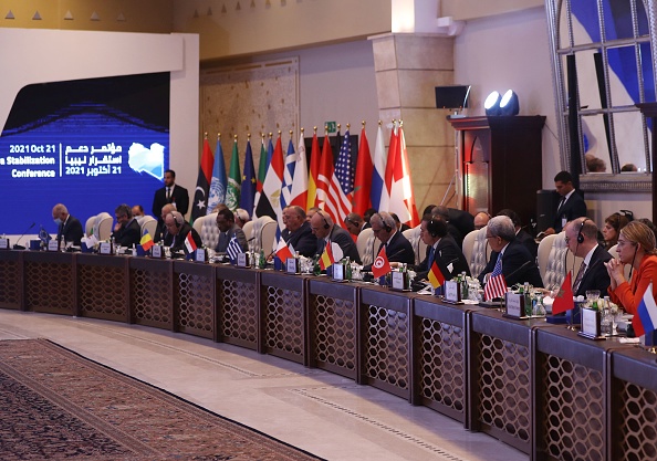 - Conférence internationale en faveur de la stabilité libyenne dans un hôtel de la capitale Tripoli le 21 octobre 2021. Le pays déchiré se prépare pour une élection historique en décembre. Photo de Mahmud TURKIA / AFP via Getty Images