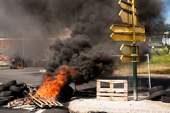 Rond-point de Perrin, Les Abymes, Guadeloupe, le 17 novembre 2021. (Photo  CARLA BERNHARDT/AFP via Getty Images)