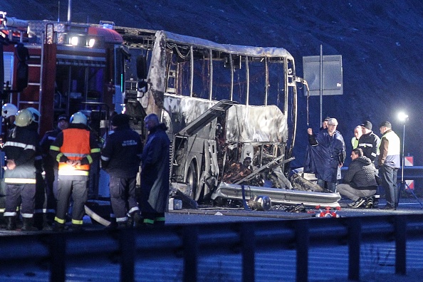  46 personnes ont été tuées, sur une autoroute près du village de Bosnek, au sud de Sofia en Bulgarie, le 23 novembre 2021. (Photo : DIMITAR KYOSEMARLIEV/AFP via Getty Images)