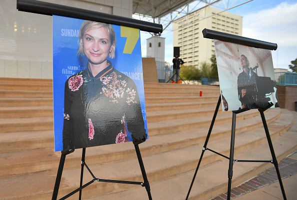 Photos de la directrice de la photographie Halyna Hutchins tuée sur le tournage du western "Rust" au ranch Bonanza Creek près de Santa Fe, au Nouveau Mexique le 21 octobre 2021. (Photo Sam Wasson/Getty Images)