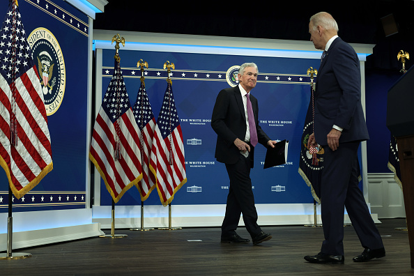 Le président du Conseil de la Réserve fédérale, Jérôme Powell va prononcer son discours le 22 novembre 2021 à Washington, DC. Photo by Alex Wong/Getty Images.