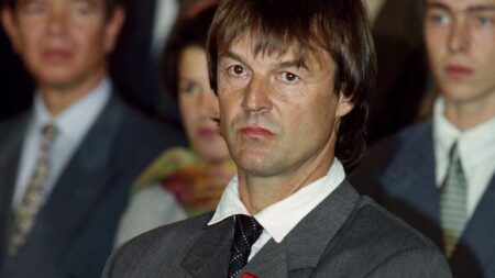 Affaire Nicolas Hulot : l’entourage de Yannick Jadot demande le retrait de la légion d’honneur de l’ex-ministre