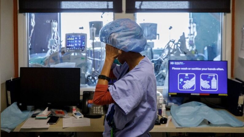 Unité de soins intensifs de l'hôpital Humber River, à Toronto, Ontario, Canada, le 29 avril 2021.  (COLE BURSTON/AFP via Getty Images)