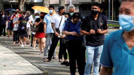 Singapour ne couvrira plus les frais médicaux des patients atteints de Covid-19 n’ayant pas voulu se faire vacciner