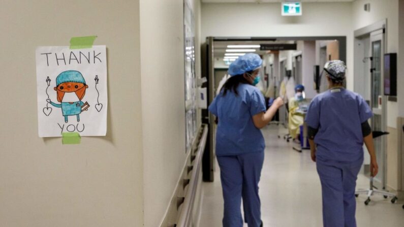 Unité de soins intensifs de l'hôpital Humber River, à Toronto, Ontario, Canada, le 28 avril 2021.  (Photo par COLE BURSTON/AFP via Getty Images)