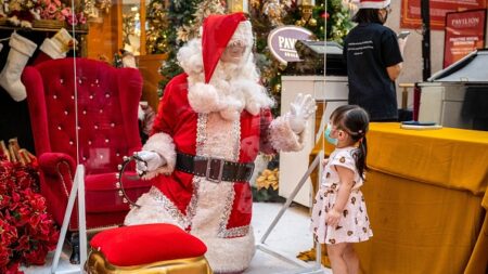 Il y a 70 ans en France, le clergé brûlait le Père Noël dans la ville de Dijon