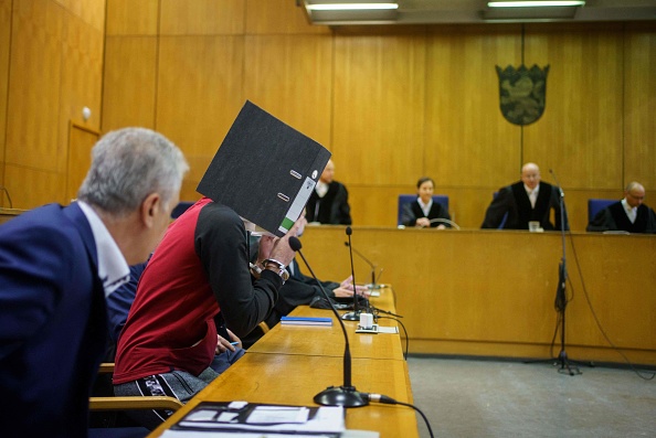 -Le 30 novembre, le tribunal de Francfort a condamné à perpétuité l'Irakien qui a rejoint le groupe État islamique pour génocide contre la minorité yézidie. Photo de Frank Rumpenhorst / POOL / AFP via Getty Images.