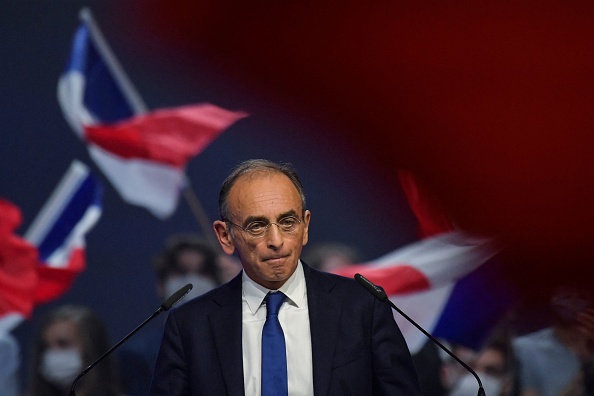 Eric Zemmour lors de son meeting à Villepinte. (Photo : JULIEN DE ROSA/AFP via Getty Images)