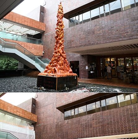 Le "Pilier de la honte", une statue qui commémore les victimes de la répression de la place Tiananmen à Pékin en 1989, à l'Université de Hong Kong (HKU) a été retirée à Hong Kong le 23 décembre 2021. Photo de Peter PARKS et Bertha WANG / AFP via Getty Images.