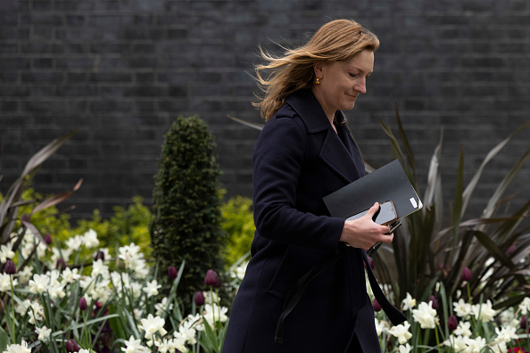 Allegra Stratton a présenté ses excuses aux Britanniques pour ses "propos qui semblaient prendre à la légère les règles, règles que les gens faisaient tout pour observer". (Photo : Dan Kitwood/Getty Images)